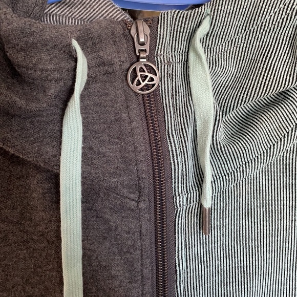 Orb Zip Up Sweater - Picture 2 of 6